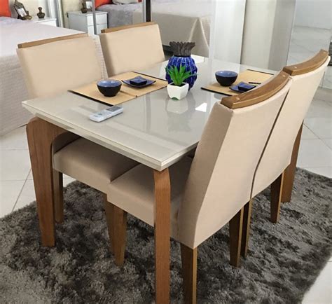 mesa de jantar com 4 cadeiras